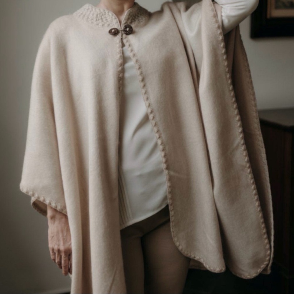 NWOT Handmade Baby Alpaca Ecuadorian Poncho/Cape - Cream Women's Sweater